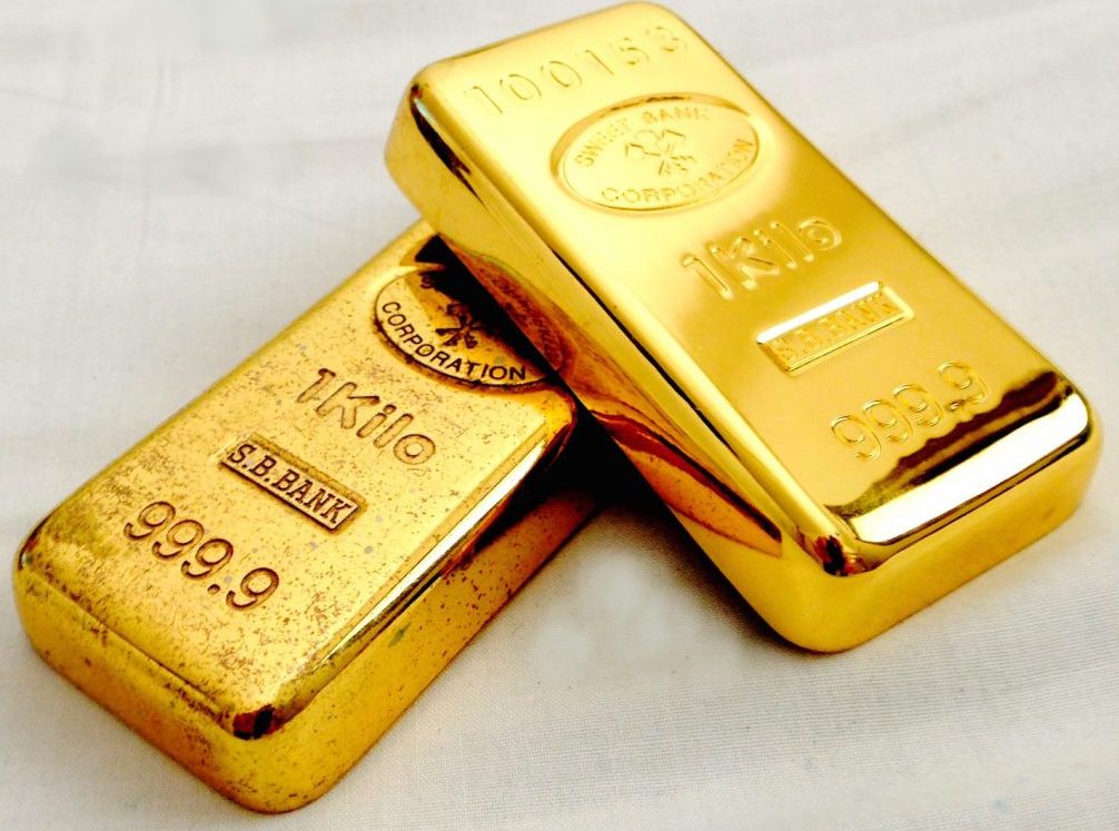 Investing in Gold? 5 Differences In Buying Physical Gold Vs ETFs