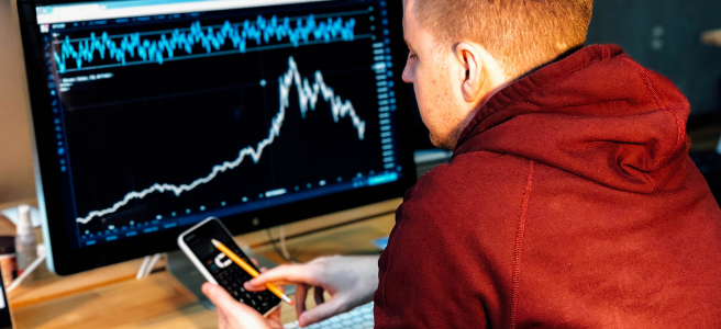 How can you judge a fund manager's performance by using Sharpe ratio?
